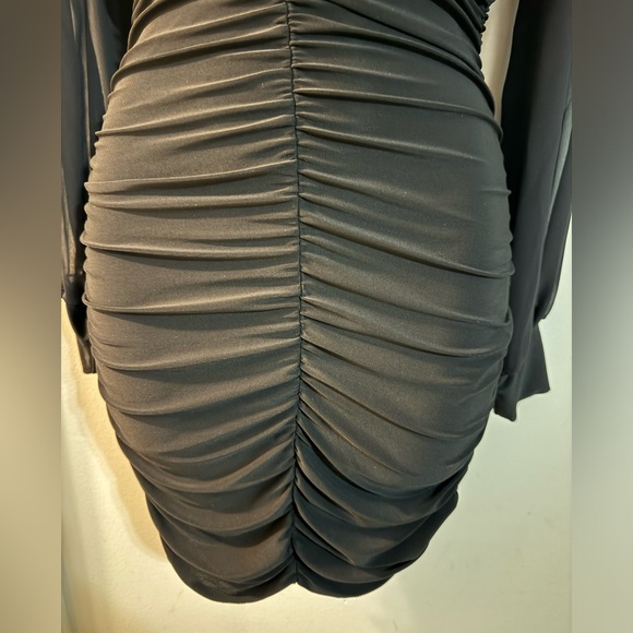 Windsor PTP 14 -15 Deep V Neck Ruched
Scrunched Mini Dress - Picture 7 of 8